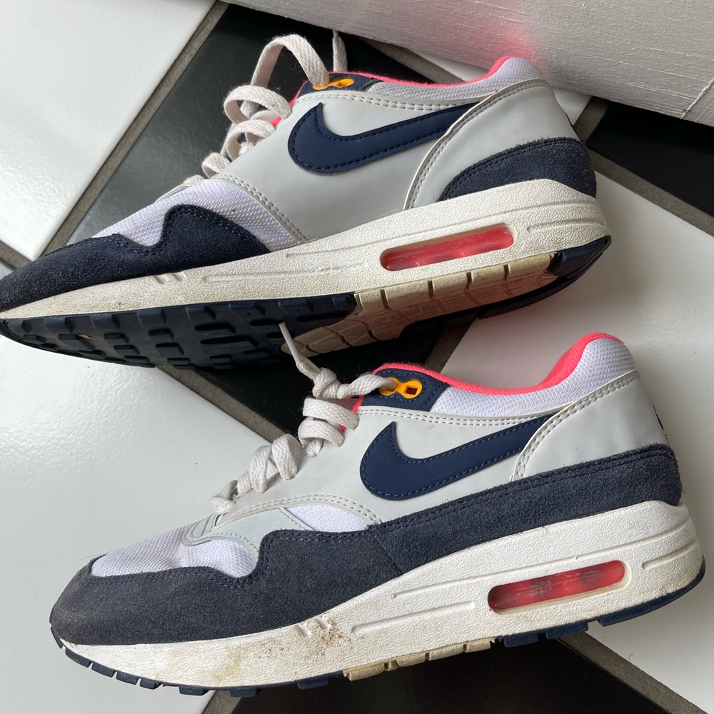 Nike Airforce 1 navy and pink